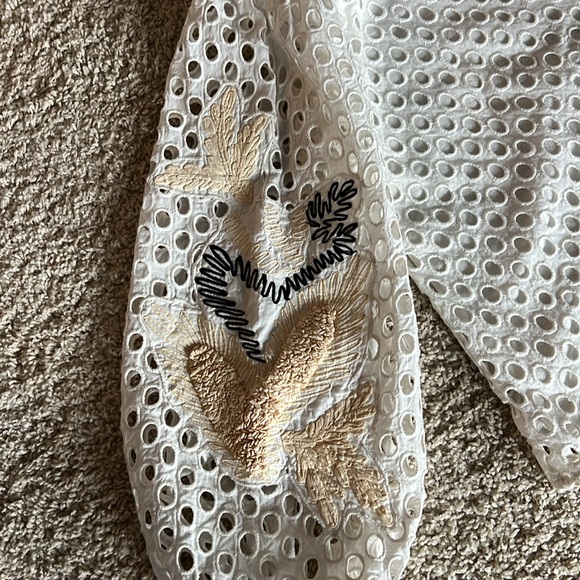 Marie Oliver. Trish Top. 100% Cotton Eyelet. Embroidery. One shoulder. Off White - Picture 6 of 8